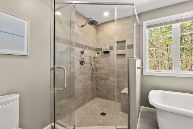 35 Winterberry Lane, Stratham, NH 03885