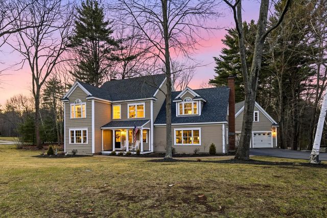 35 Winterberry Lane, Stratham, NH 03885
