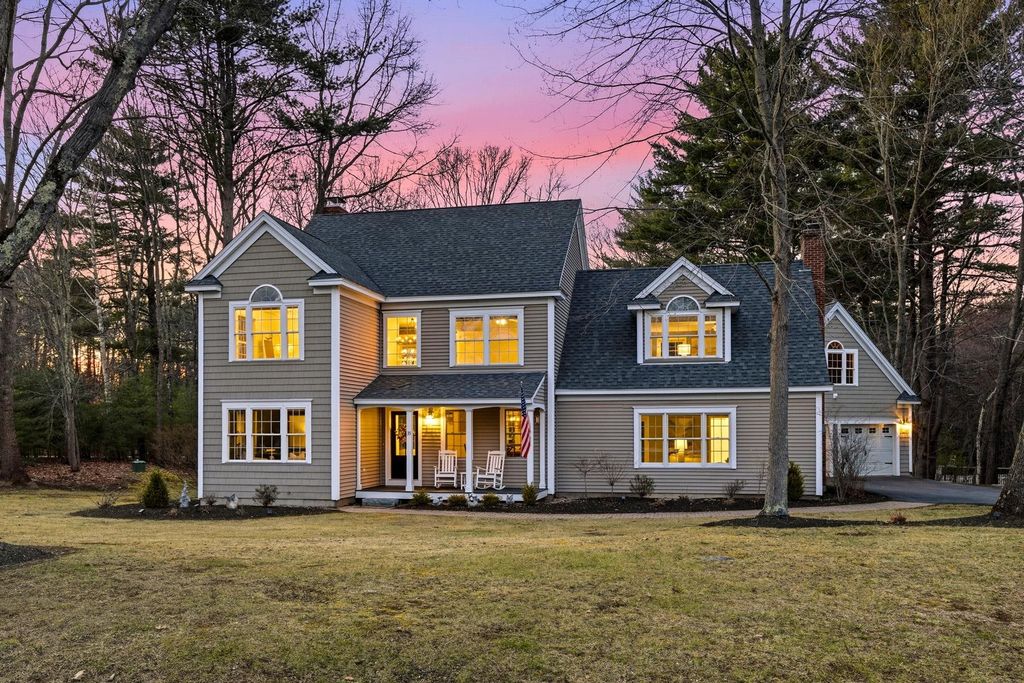 35 Winterberry Lane, Stratham, NH 03885