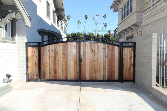 1224 3rd Avenue, Los Angeles, CA 90019