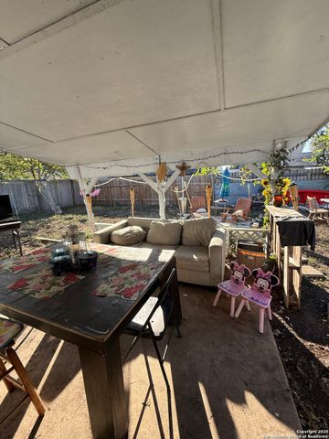 5914 Woodgreen, San Antonio, TX 78218