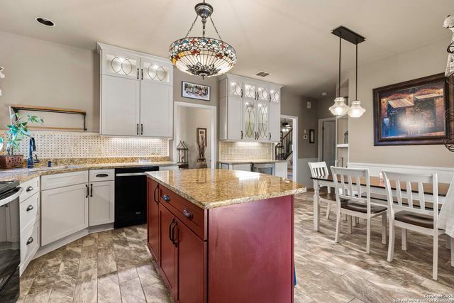 306 Oak Knoll, Boerne, TX 78006