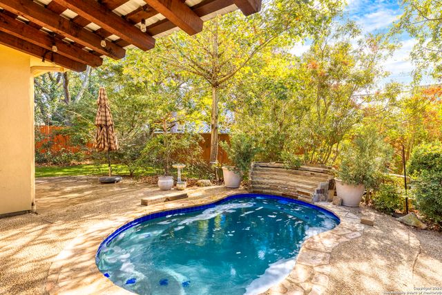 306 Oak Knoll, Boerne, TX 78006