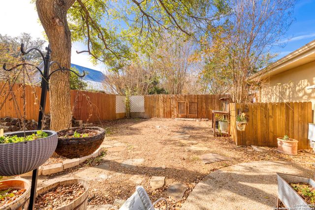 306 Oak Knoll, Boerne, TX 78006