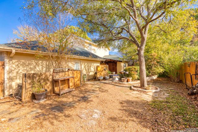306 Oak Knoll, Boerne, TX 78006