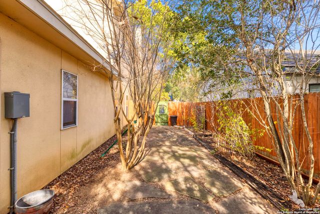 306 Oak Knoll, Boerne, TX 78006