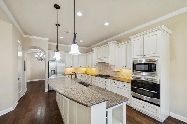 26 Sandwell Place, The Woodlands, TX 77389