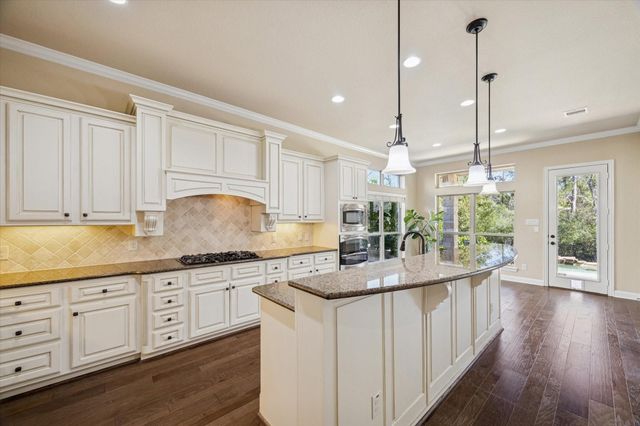 26 Sandwell Place, The Woodlands, TX 77389