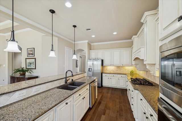 26 Sandwell Place, The Woodlands, TX 77389