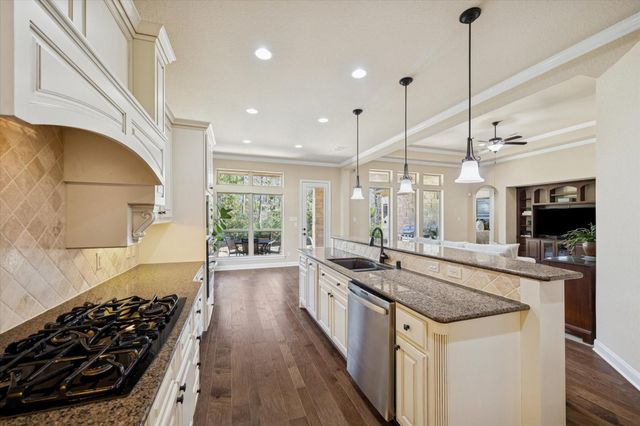 26 Sandwell Place, The Woodlands, TX 77389