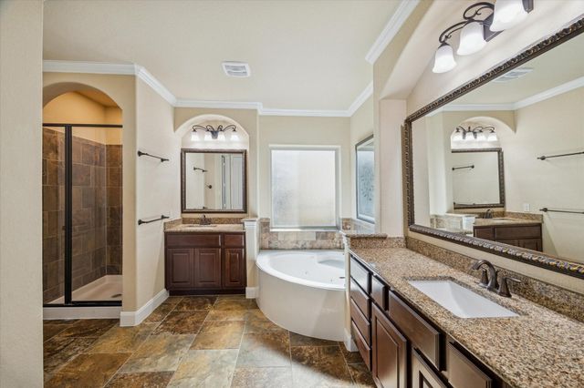 26 Sandwell Place, The Woodlands, TX 77389