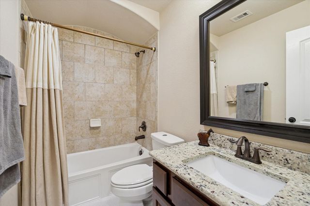 26 Sandwell Place, The Woodlands, TX 77389