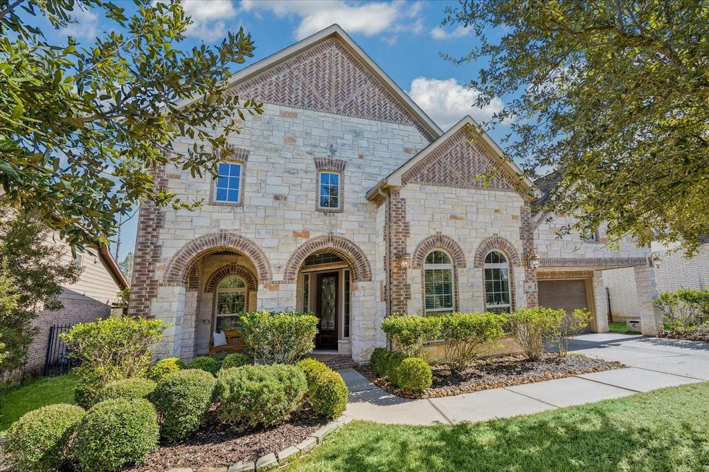 26 Sandwell Place, The Woodlands, TX 77389