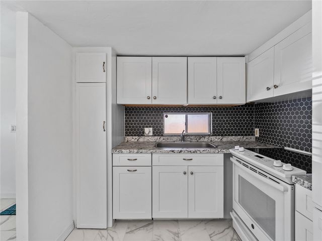 110 VERONA STREET N, Nokomis, FL 34275