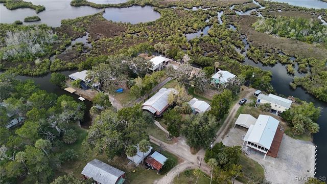 13465 W Hillbilly Lane, Crystal River, FL 34429