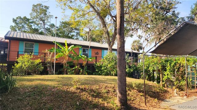 13465 W Hillbilly Lane, Crystal River, FL 34429