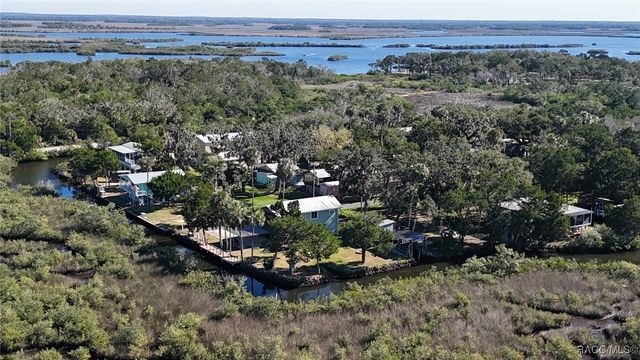 13465 W Hillbilly Lane, Crystal River, FL 34429