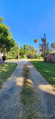 13465 W Hillbilly Lane, Crystal River, FL 34429