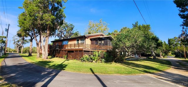 13465 W Hillbilly Lane, Crystal River, FL 34429