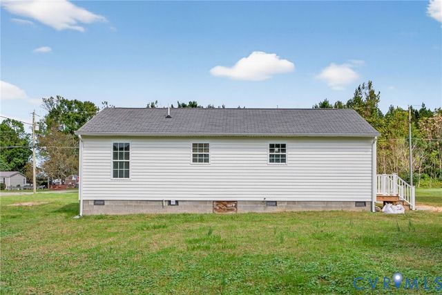 19441 York Rd, West Point, VA 23181