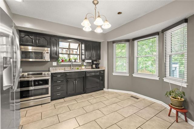 12833 Seminole Drive, Olathe, KS 66062