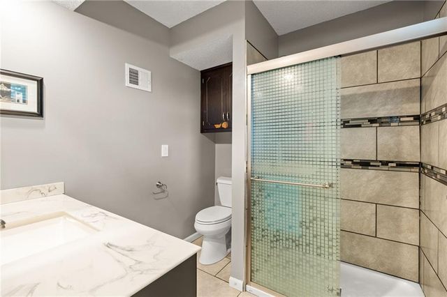 12833 Seminole Drive, Olathe, KS 66062