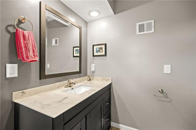 12833 Seminole Drive, Olathe, KS 66062