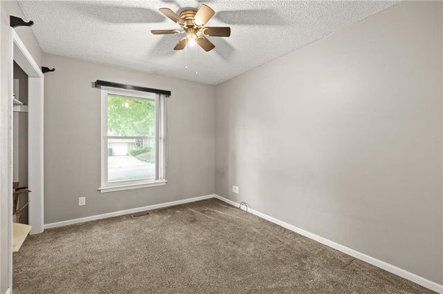 12833 Seminole Drive, Olathe, KS 66062