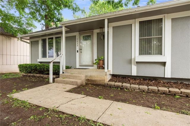 12833 Seminole Drive, Olathe, KS 66062