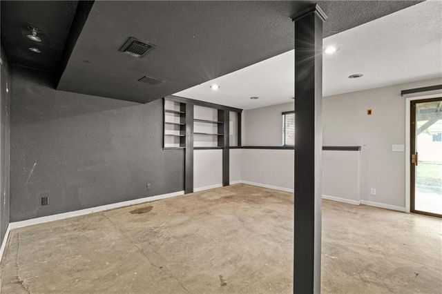 12833 Seminole Drive, Olathe, KS 66062