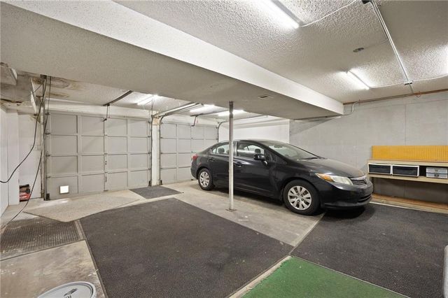 12833 Seminole Drive, Olathe, KS 66062