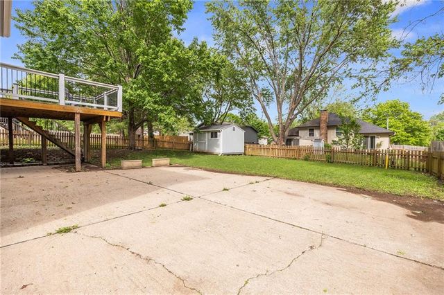 12833 Seminole Drive, Olathe, KS 66062