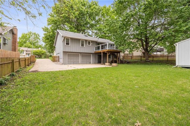 12833 Seminole Drive, Olathe, KS 66062