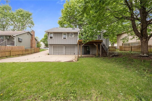 12833 Seminole Drive, Olathe, KS 66062