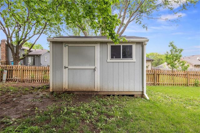 12833 Seminole Drive, Olathe, KS 66062