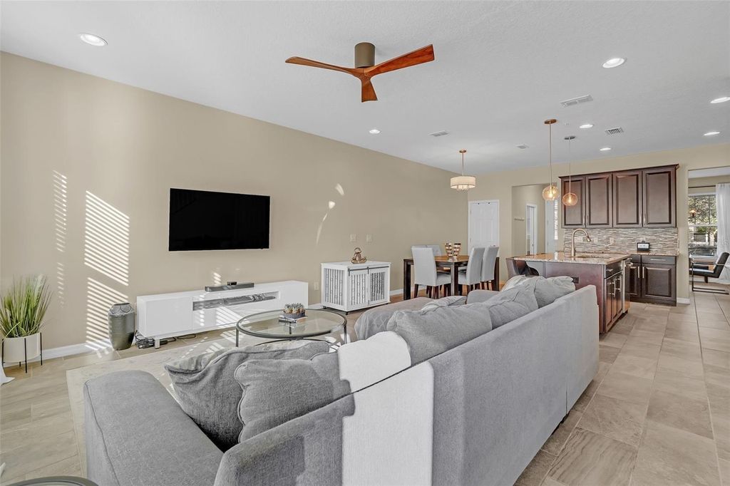 Image 15 of property listing at 8626 VEDDER LANE, Orlando, FL 32832