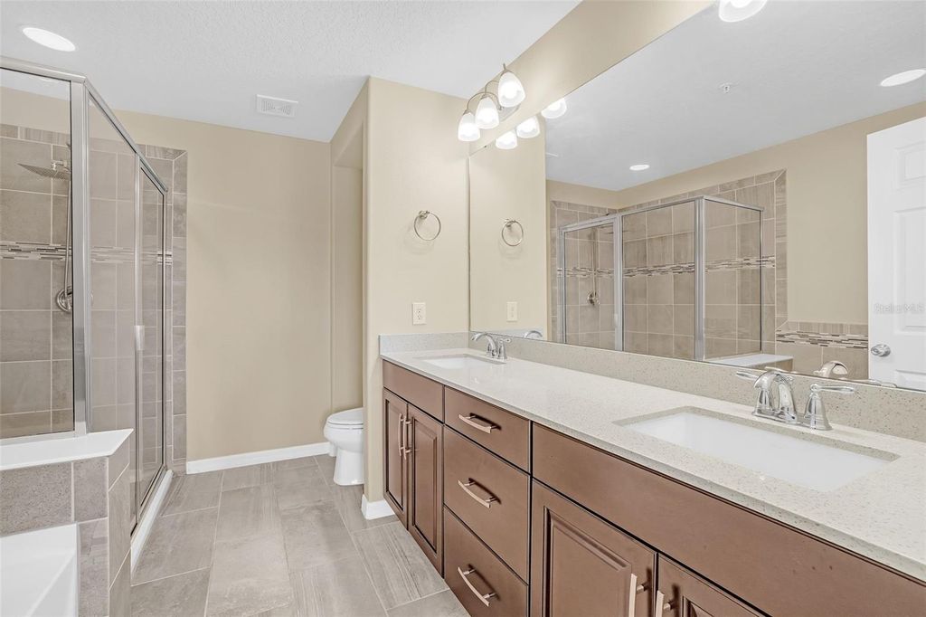 Image 21 of property listing at 8626 VEDDER LANE, Orlando, FL 32832