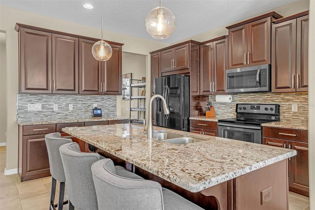 Image 4 of property listing at 8626 VEDDER LANE, Orlando, FL 32832