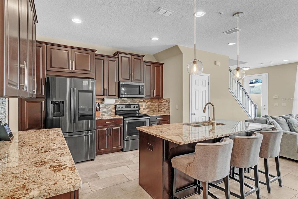 Image 5 of property listing at 8626 VEDDER LANE, Orlando, FL 32832