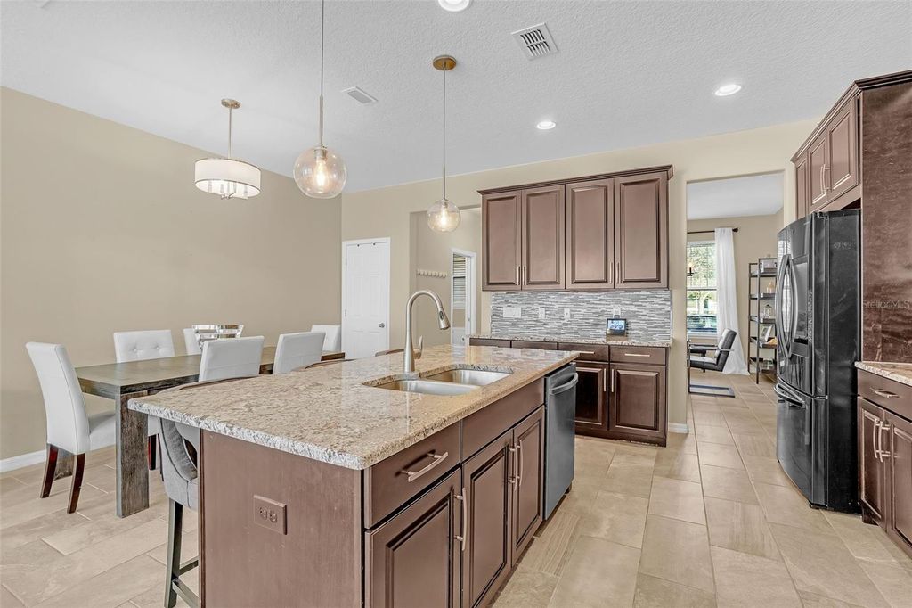 Image 6 of property listing at 8626 VEDDER LANE, Orlando, FL 32832