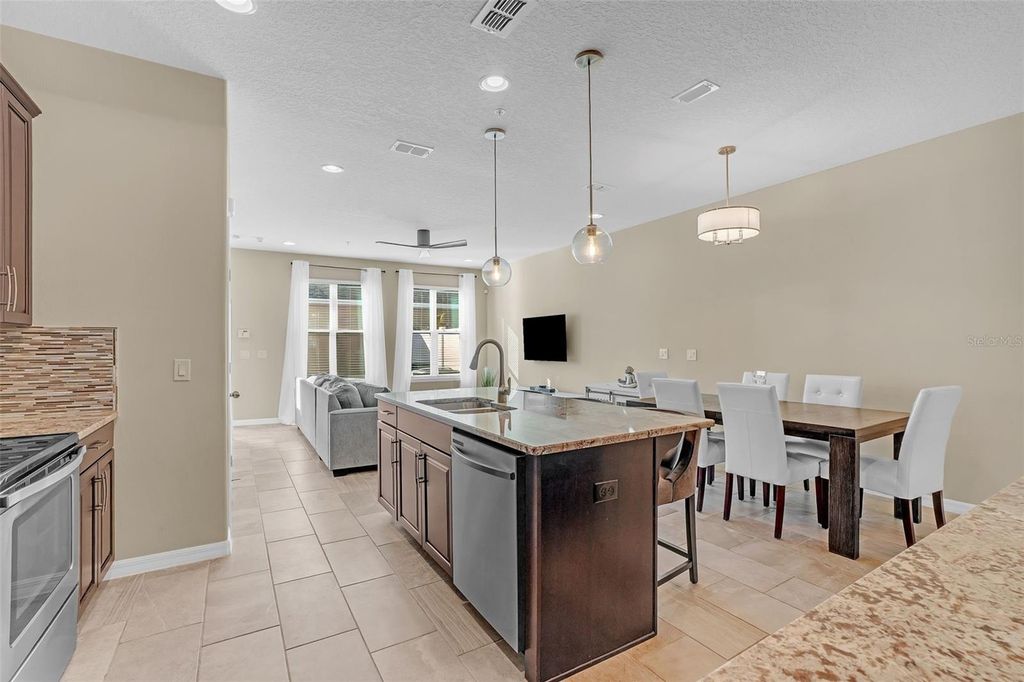 Image 7 of property listing at 8626 VEDDER LANE, Orlando, FL 32832