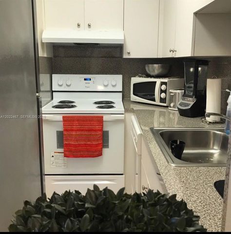 3642 NE 171st St 308, North Miami Beach, FL 33160