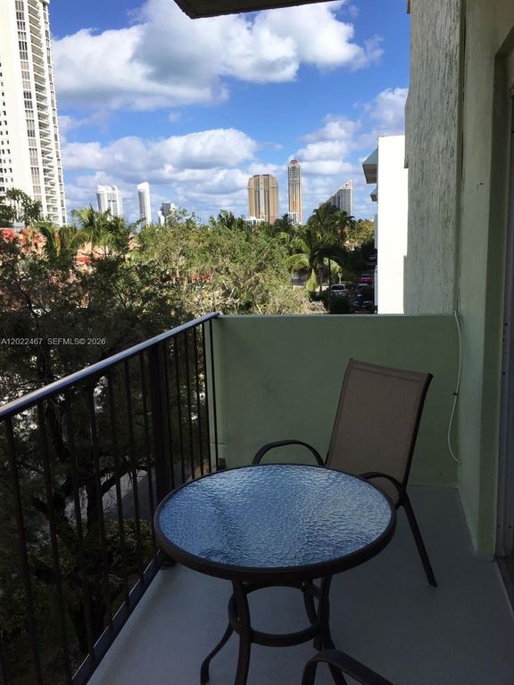 3642 NE 171st St 308, North Miami Beach, FL 33160