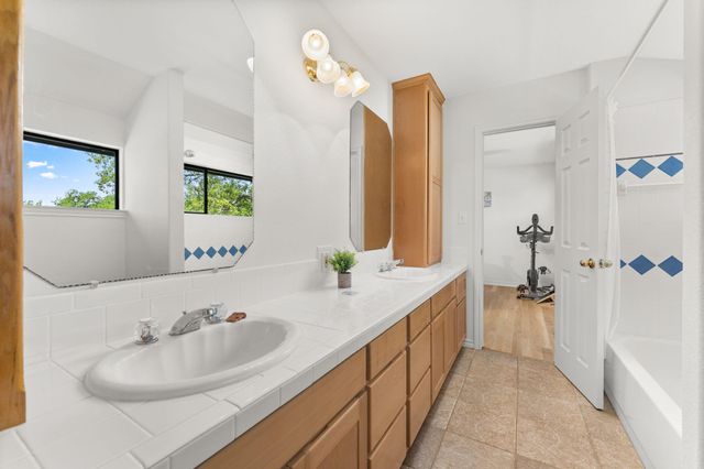 800 Spur 191, Spicewood, TX 78669