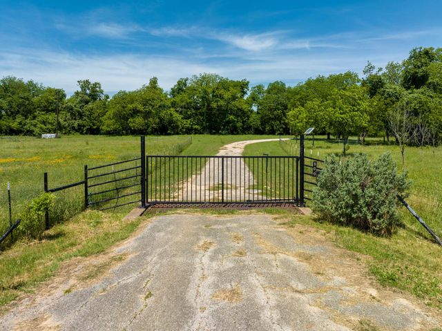 800 Spur 191, Spicewood, TX 78669