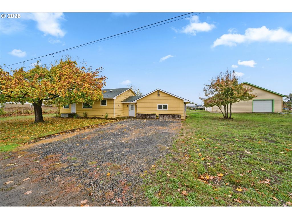 Image 1 of property listing at 1325 Ne WALNUT Ave, Mc Minnville, OR 97128