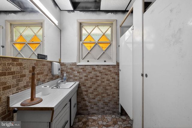 6600 RIDGE AVE, Philadelphia, PA 19128