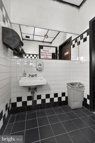 6600 RIDGE AVE, Philadelphia, PA 19128