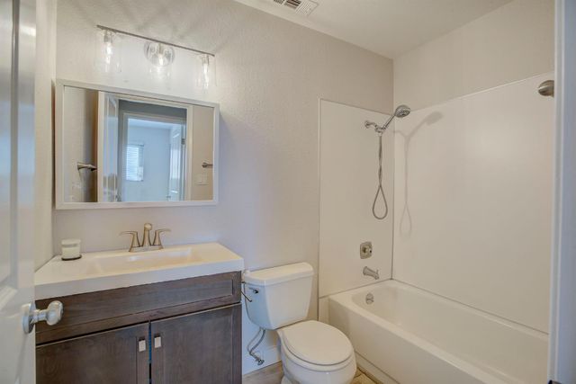 5875 Casa Grande Ave, Rocklin, CA 95677