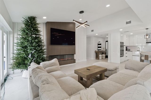 7853 SUNDOWN DRIVE, St Petersburg, FL 33709